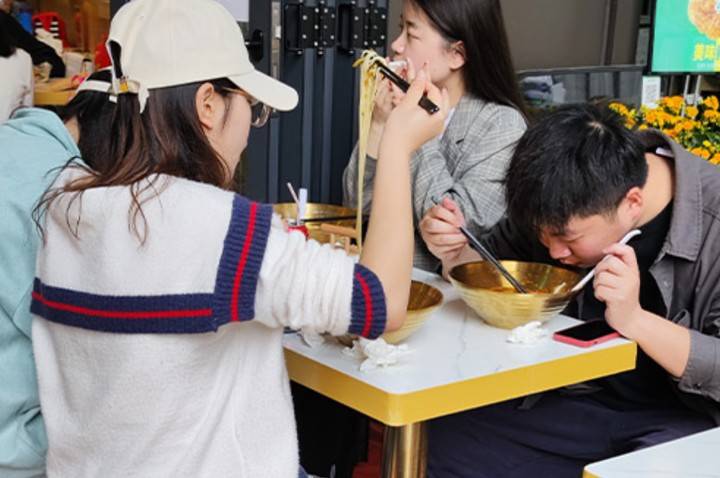 浩瀚体育app下载餐饮加盟的前景怎么样？现在入局餐饮行业晚不晚？(图2)