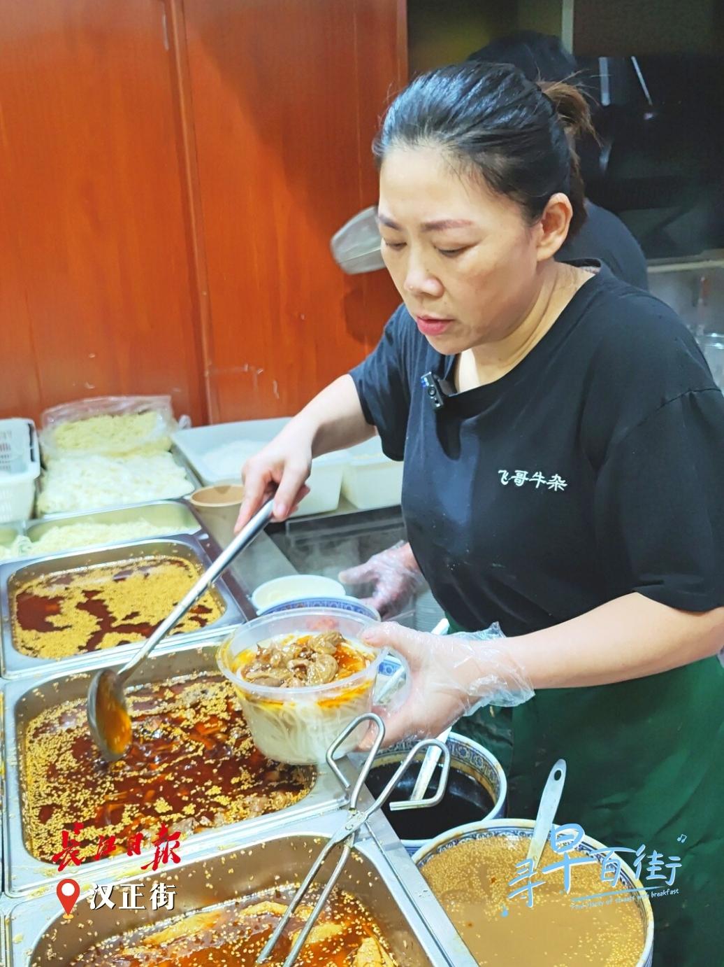 浩瀚体育百步之内有美食！“天下第一街”吃出全国荟萃有人在这“过早”了30年(图5)