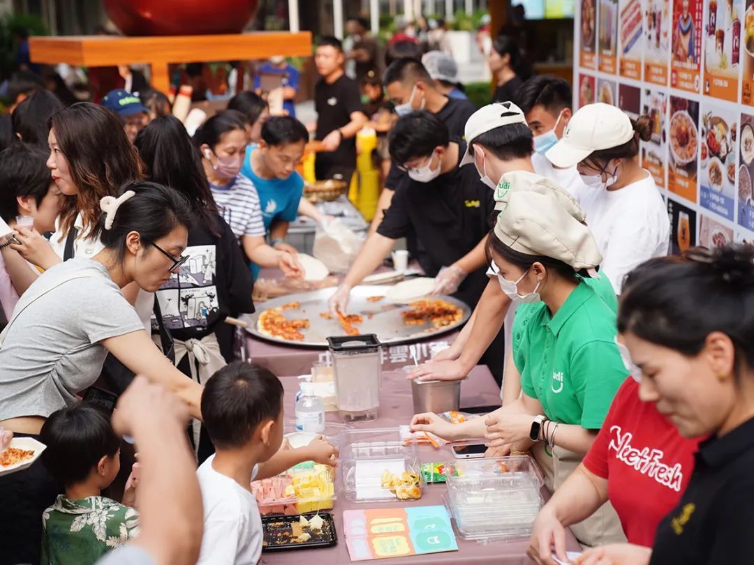 美食体验周上的“浩瀚体育平台味道”(图1)