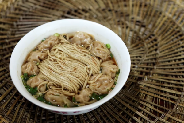 自然山水成诗浩瀚体育app下载美食直接把人馋哭！这座“世界美食之都”的慢城从未让你失望过！(图32)