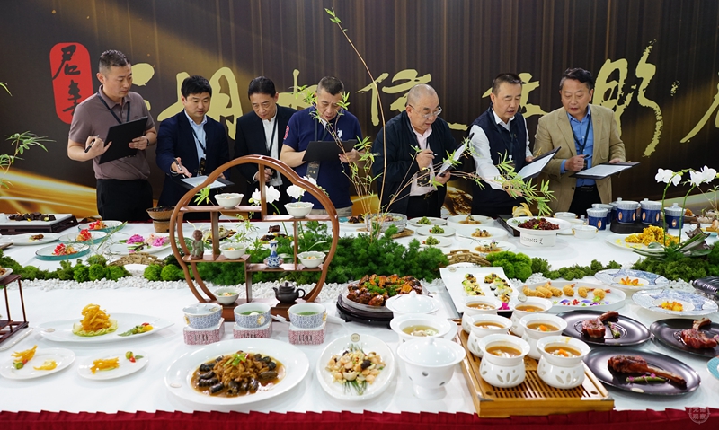 浩瀚体育app下载厦门大学饮食服务中心勤业餐厅厨师组荣膺“全国青年文明号”(图1)