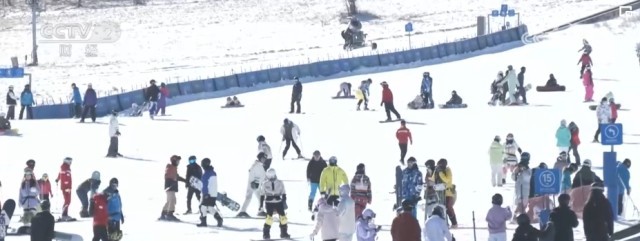 浩瀚体育“冷”冰雪带来“热”经济 餐饮住宿人气旺 滑雪装备等销售火爆(图3)