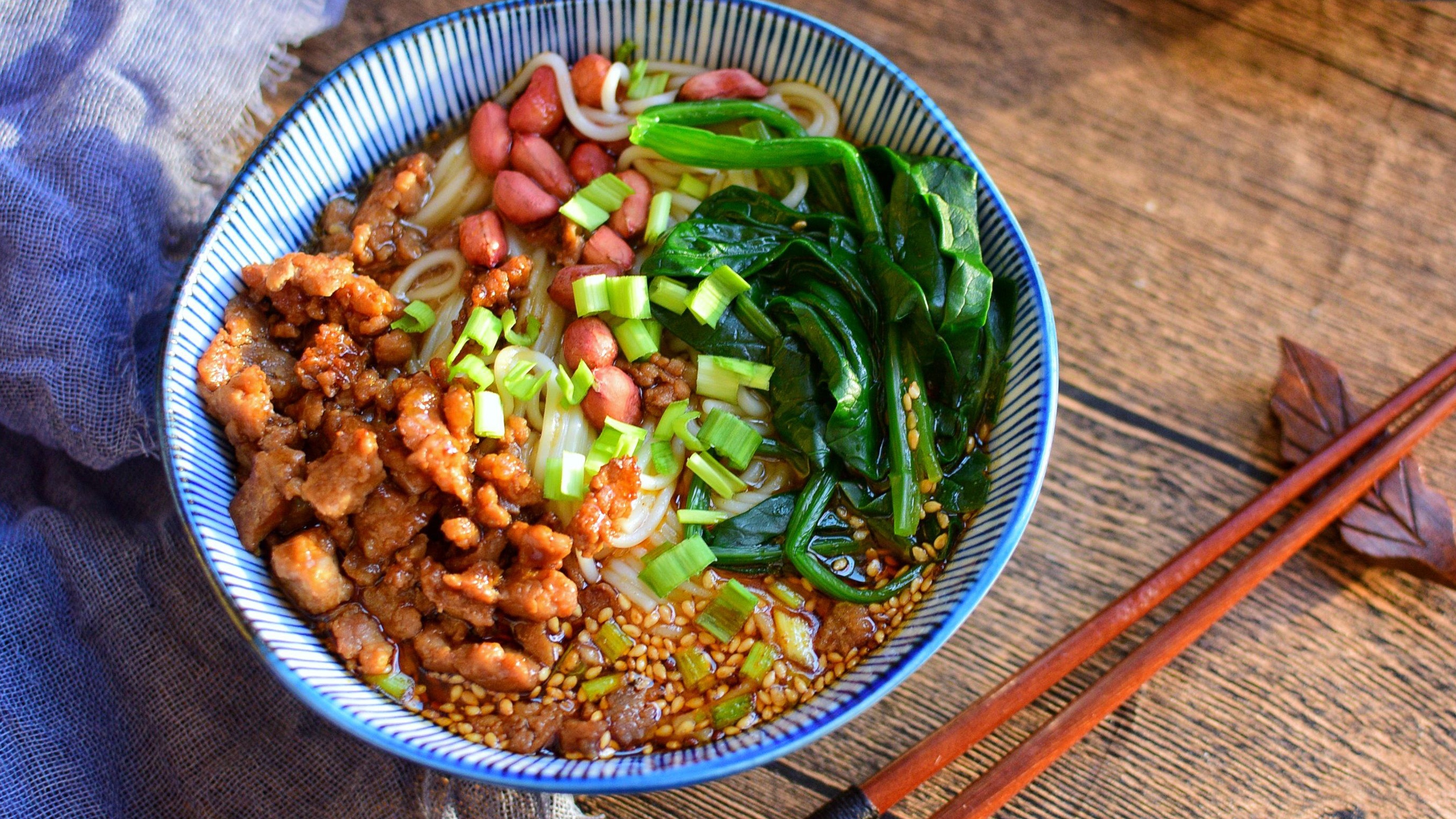 【逛山东 寻年味】美食篇：临沂炒鸡 沂蒙年夜饭必备的“年浩瀚体育平台味”(图1)