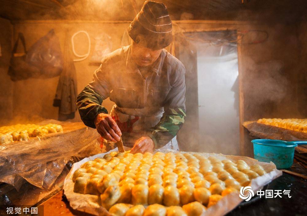 浩瀚体育app下载舌尖上的年味 各地春节美食盘点满满的家乡味道(图5)