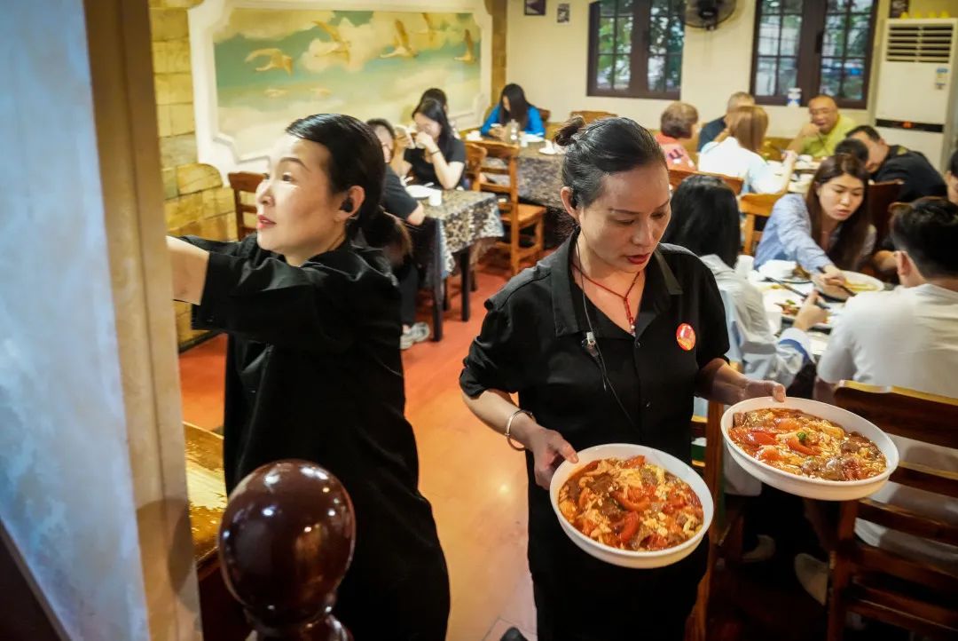 浩瀚体育app下载上海大学宝山校区第一食堂二楼小餐厅引进社会餐饮公开招标公告(图1)