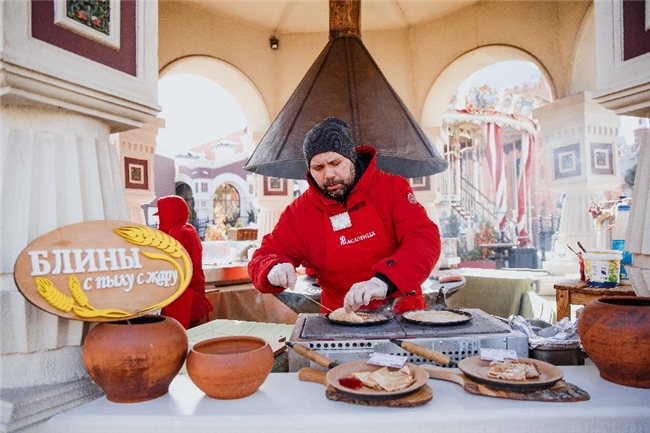 莫斯科开启美食之旅浩瀚体育 薄饼飘香迎接春天(图2)