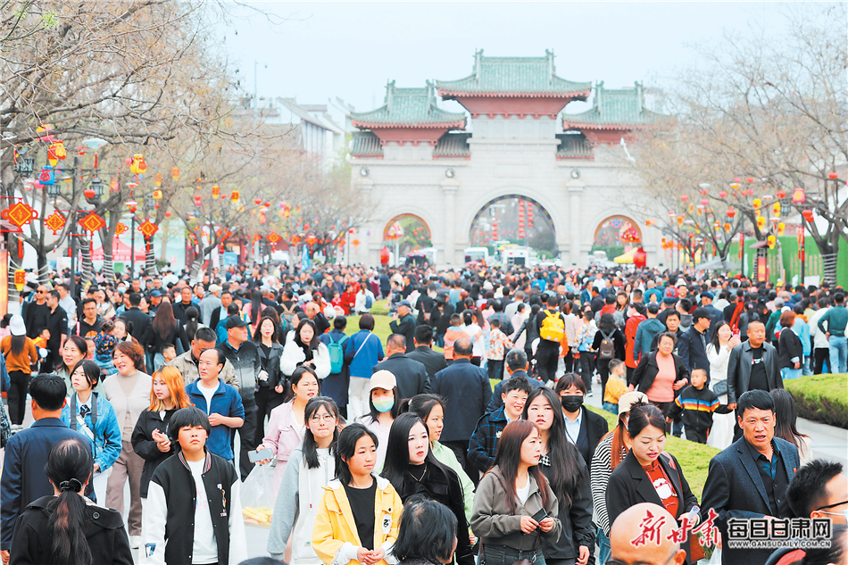 浩瀚体育app下载赏春景 品美食 看民俗 清明假期甘肃各地旅游市场火爆(图1)