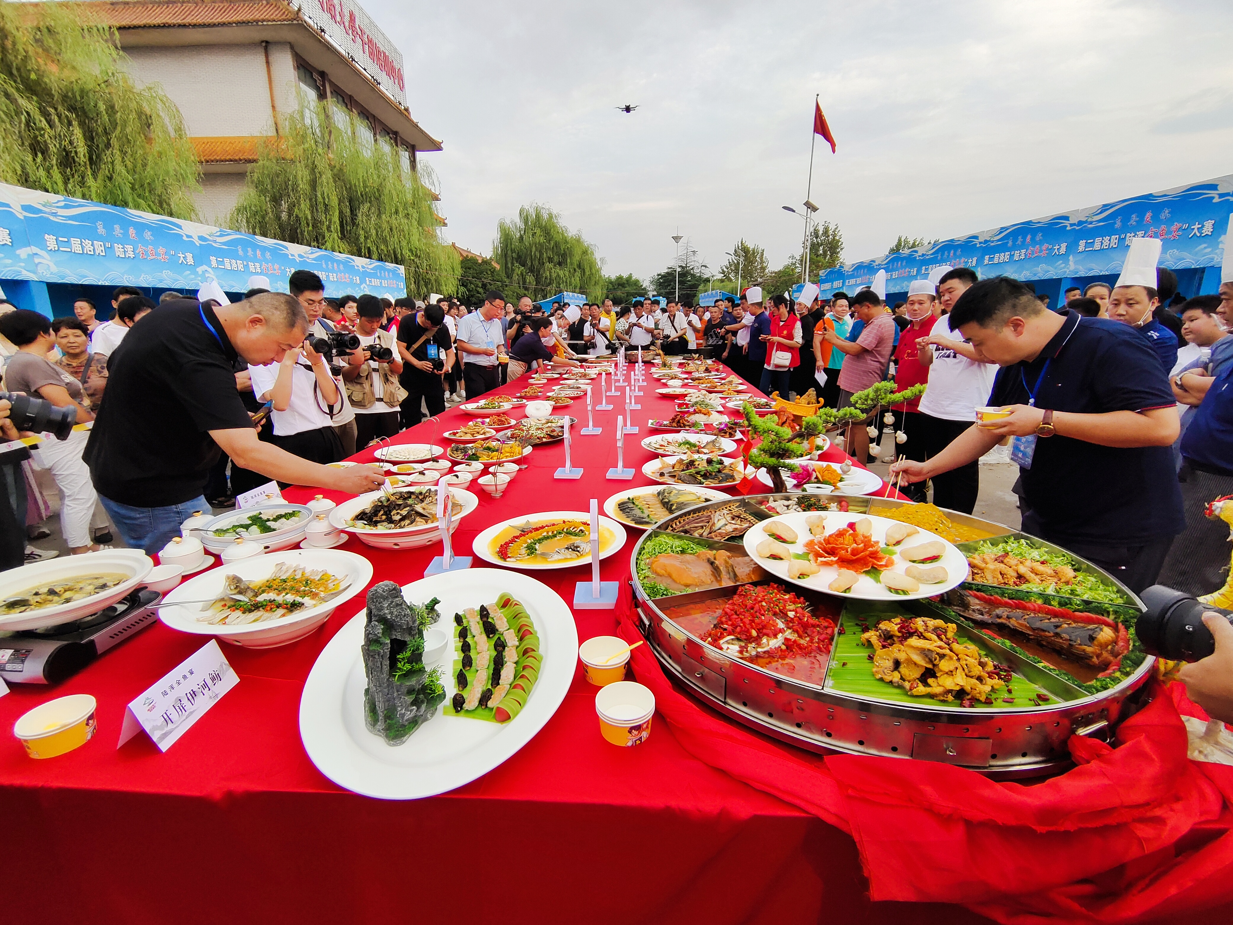 浩瀚体育平台青山青豆花 笑禅豆腐鱼 五一节美食专题之巴渝江湖豪气(图1)